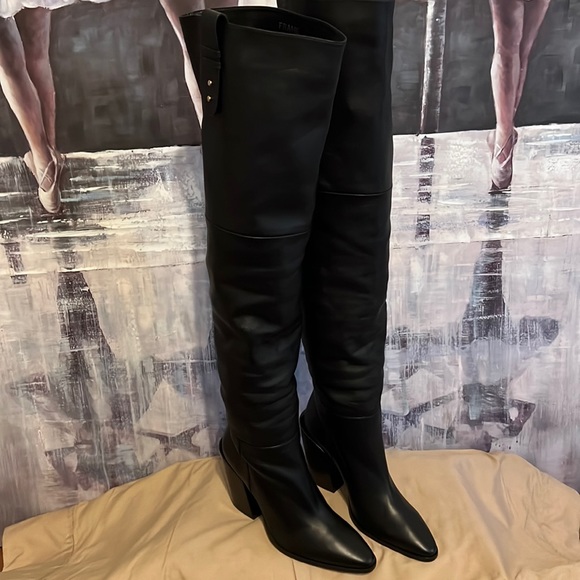 le mulholland over the knee boot frame